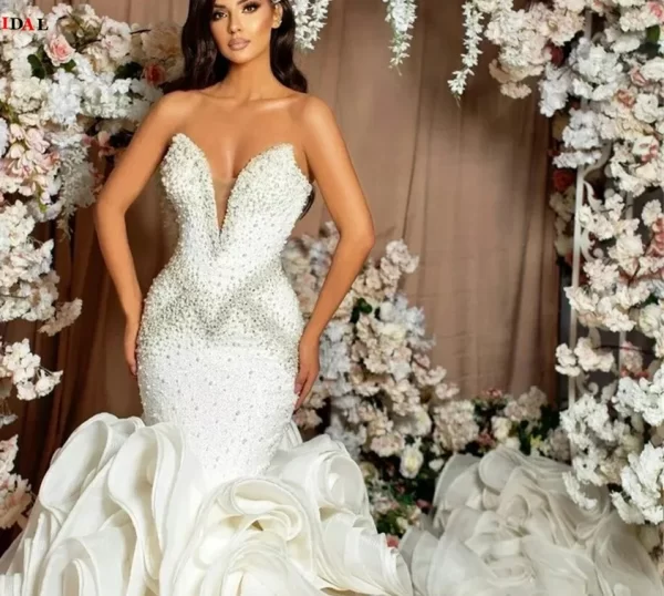 S1270Q 2022 New Hot Style Tube Top V-neck Sexy Beads Handmade Flowers Fishtail Tail Custom Wedding Dress